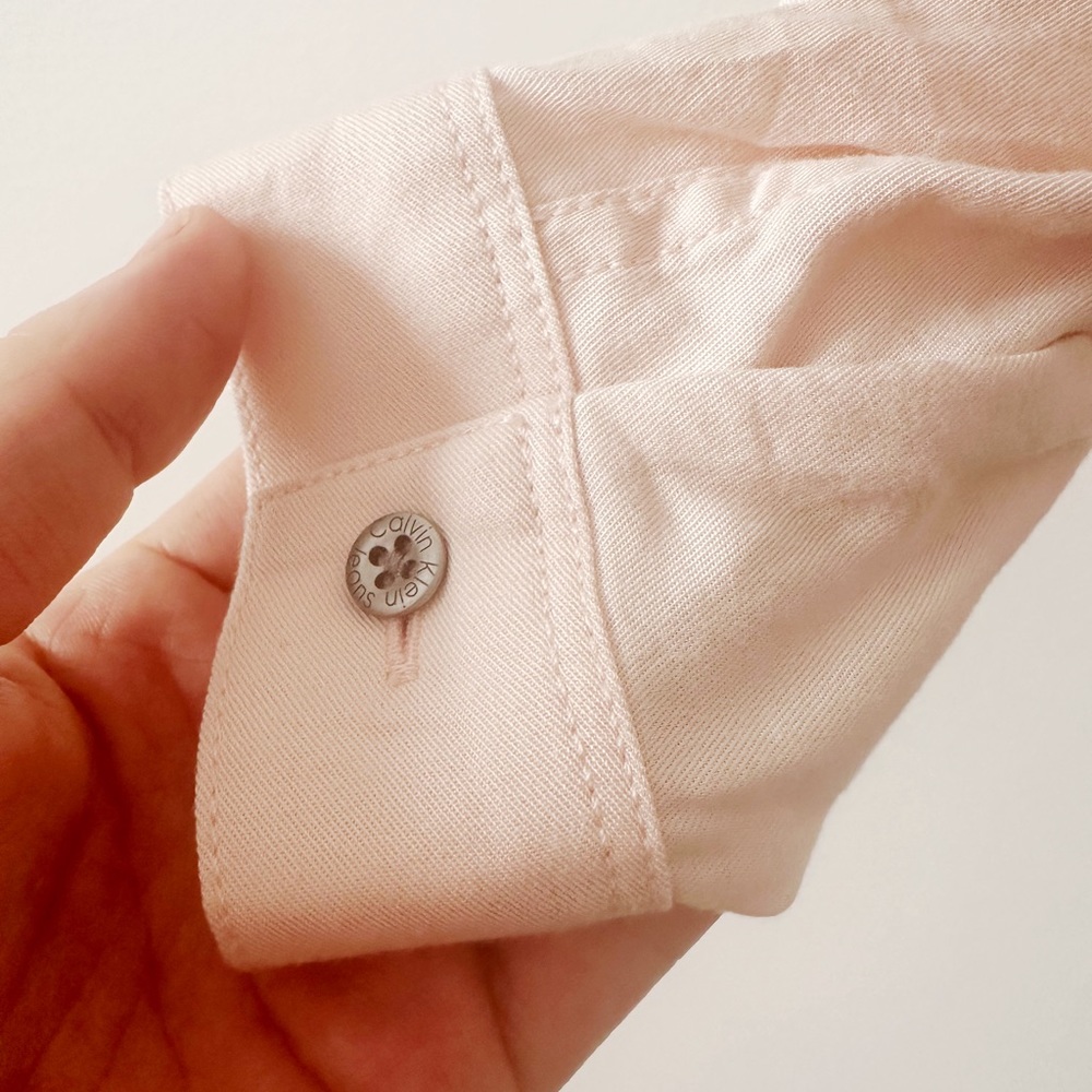 ⛱️ 2/20$ Calvin Klein button up size medium 100% viscose in light pink colour. - Picture 6 of 8